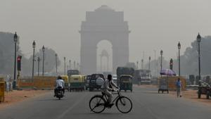 For Punjab, the average Air Quality Index (AQI) during October was 100, with Delhi recording it at 400.(AFP) For Punjab, the average Air Quality Index (AQI) during October was 100, with Delhi recording it at 400.(AFP)