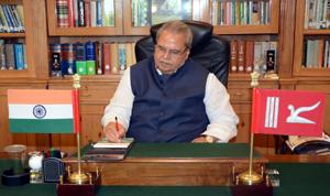 Jammu and Kashmir governor Satya Pal Malik has said that former Pakistan President Pervez Musharraf told Kashmiri separatist leaders to talk and negotiate agreements with New Delhi.(HT PHOTO) Jammu and Kashmir governor Satya Pal Malik has said that former Pakistan President Pervez Musharraf told Kashmiri separatist leaders to talk and negotiate agreements with New Delhi.(HT PHOTO)