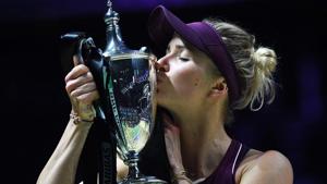 Ukraine's Elina Svitolina kisses her winning trophy after defeating Sloane Stephens of the US at WTA Finals.(AFP) Ukraine's Elina Svitolina kisses her winning trophy after defeating Sloane Stephens of the US at WTA Finals.(AFP)