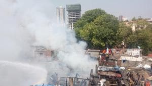 At least 70 hutments were destroyed as hundreds of slum-dwellers lost their homes.(Kunal Patil/HT photo) At least 70 hutments were destroyed as hundreds of slum-dwellers lost their homes.(Kunal Patil/HT photo)