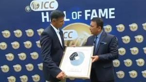 Sunil Gavaskar inducts Rahul Dravid into ICC Hall of Fame.(BCCI Image) Sunil Gavaskar inducts Rahul Dravid into ICC Hall of Fame.(BCCI Image)
