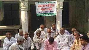 Residents of 3 villages in Rajasthan are protesting the death of a former army man allegedly in police custody, in Bharatpur on Wednesday, October 31, 2018.(HT Photo) Residents of 3 villages in Rajasthan are protesting the death of a former army man allegedly in police custody, in Bharatpur on Wednesday, October 31, 2018.(HT Photo)