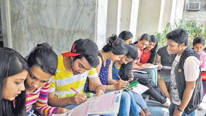 UP Police Constable answer keys 2018 : The Uttar Pradesh Police Recruitment and Promotion Board (UPPRPB) on Wednesday released the answer keys for the constable recruitment re-exam held on October 25 and 26.(HT file) UP Police Constable answer keys 2018 : The Uttar Pradesh Police Recruitment and Promotion Board (UPPRPB) on Wednesday released the answer keys for the constable recruitment re-exam held on October 25 and 26.(HT file)
