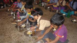 Improved nutrition, better sanitation and increased asset ownership have halved India’s poverty rate between 2005-06 and 2015-16, according to a study by the Oxford University.(HT File Photo)