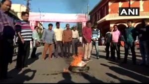 The All Assam Bengali Youth Students Federation has called a 12-hour shutdown in Assam’s Tinsukia.(ANI/Twitter) The All Assam Bengali Youth Students Federation has called a 12-hour shutdown in Assam’s Tinsukia.(ANI/Twitter)