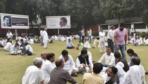 Ticket seekers for the upcoming assembly elections in Rajasthan, Madhya Pradesh, and Chhattisgarh wait at the lawns of Congress headquarters, in New Delhi, on Thursday, November 1, 2018.(Sanjeev Verma/HT PHOTO) Ticket seekers for the upcoming assembly elections in Rajasthan, Madhya Pradesh, and Chhattisgarh wait at the lawns of Congress headquarters, in New Delhi, on Thursday, November 1, 2018.(Sanjeev Verma/HT PHOTO)
