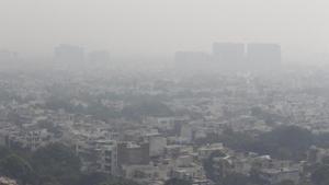 The air quality in Anand Vihar and Dwarka was in the ‘severe’ category on Friday while Ghaziabad fell in ‘very poor’ category.(HT FIle Photo) The air quality in Anand Vihar and Dwarka was in the ‘severe’ category on Friday while Ghaziabad fell in ‘very poor’ category.(HT FIle Photo)