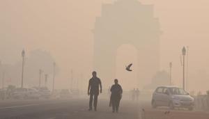 Smog blankets landmarks like India Gate in winter, delaying flights at the airport due to poor visibility and significantly bringing down Delhi’s air quality standards.(Arvind Yadav/HT File Photo) Smog blankets landmarks like India Gate in winter, delaying flights at the airport due to poor visibility and significantly bringing down Delhi’s air quality standards.(Arvind Yadav/HT File Photo)