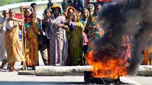Protesters burn tyres and block roads against the killings.(PTI) Protesters burn tyres and block roads against the killings.(PTI)