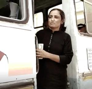 Rewari resident Sharmila was hired as bus conductor on a three-month contract by the Haryana government during the 18-day strike by state roadways’ employees.(HT Photo) Rewari resident Sharmila was hired as bus conductor on a three-month contract by the Haryana government during the 18-day strike by state roadways’ employees.(HT Photo)