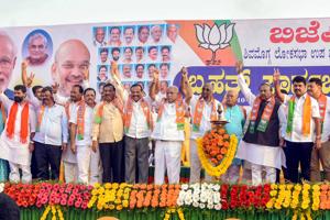 Former chief minister and Karnataka BJP President BS Yeddyurappa, senior state leaders KS Eshwarappa and Sadananda Gowda with party candidate for Shimoga Lok Sabha seat Raghvendra join hands to show unity during an election rally in Shivamogga on October 31.(PTI Photo) Former chief minister and Karnataka BJP President BS Yeddyurappa, senior state leaders KS Eshwarappa and Sadananda Gowda with party candidate for Shimoga Lok Sabha seat Raghvendra join hands to show unity during an election rally in Shivamogga on October 31.(PTI Photo)