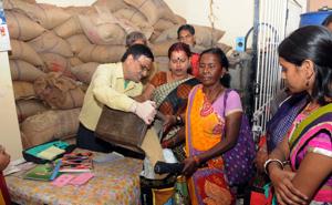 A PDS ration shop in Ranchi. Several leading economists have suggested that India should adopt a Universal Basic Income as its main anti-poverty strategy, replacing existing welfare schemes with direct income transfers into bank accounts of beneficiaries(Diwakar Prasad/ Hindustan Times) A PDS ration shop in Ranchi. Several leading economists have suggested that India should adopt a Universal Basic Income as its main anti-poverty strategy, replacing existing welfare schemes with direct income transfers into bank accounts of beneficiaries(Diwakar Prasad/ Hindustan Times)