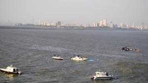 One drowned as a boat carrying Maharashtra chief secretary capsized off Mumbai coast on October 24.(HT Photo) One drowned as a boat carrying Maharashtra chief secretary capsized off Mumbai coast on October 24.(HT Photo)