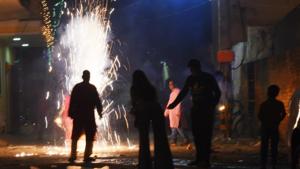 People burst crackers on Diwali at Saket.(Amal KS/HT Photo) People burst crackers on Diwali at Saket.(Amal KS/HT Photo)