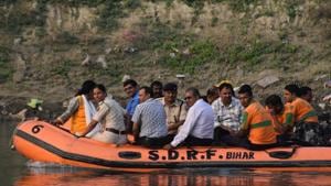 CBI officials and SDRF personnel failed to find the bodies of Muzaffarpur shelter home inmates that were allegedly thrown into Burhi Gandak river.(HT Photo) CBI officials and SDRF personnel failed to find the bodies of Muzaffarpur shelter home inmates that were allegedly thrown into Burhi Gandak river.(HT Photo)