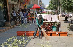 A man fined for spitting in Bibvewadi in Pune on Wednesday(Rahul Raut/HT PHOTO) A man fined for spitting in Bibvewadi in Pune on Wednesday(Rahul Raut/HT PHOTO)