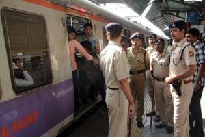 Police personnel will be able to respond faster with the Indian Railyway helpline’s GPS upgrade(HT Photo) Police personnel will be able to respond faster with the Indian Railyway helpline’s GPS upgrade(HT Photo)