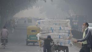The Union government’s pollution forecasting agencies have forecasted that crackers or no-crackers, air quality could again turn bad from Diwali night.(HT File Photo) The Union government’s pollution forecasting agencies have forecasted that crackers or no-crackers, air quality could again turn bad from Diwali night.(HT File Photo)