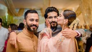 Sonam Kapoor shared a throwback picture to wish her brother Harshvardhan Kapoor on his birthday.(Facebook) Sonam Kapoor shared a throwback picture to wish her brother Harshvardhan Kapoor on his birthday.(Facebook)