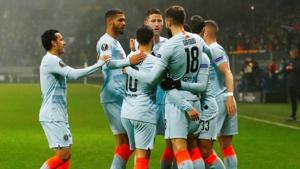 Chelsea’s Olivier Giroud celebrates scoring their first goal with Gary Cahill and team mates.(REUTERS) Chelsea’s Olivier Giroud celebrates scoring their first goal with Gary Cahill and team mates.(REUTERS)