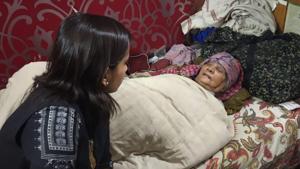 The Delhi Commission for Women (DCW) on Friday rescued a 95-year-old woman who was allegedly being held captive by her daughter-in-law.(Twitter/@Satyavartkhunga) The Delhi Commission for Women (DCW) on Friday rescued a 95-year-old woman who was allegedly being held captive by her daughter-in-law.(Twitter/@Satyavartkhunga)