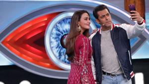 On Bigg Boss 12 Weekend Ka Vaar, special guest Preity Zinta and Salman Khan had a dance off.(Viral Bhayani)
