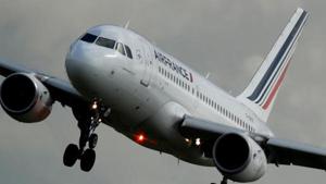 An Air France flight carrying 282 passengers from Paris to Shanghai made an unexpected stop in Siberia on Sunday after smoke and a bitter smell filled the cabin, the company said.(Reuters File Photo) An Air France flight carrying 282 passengers from Paris to Shanghai made an unexpected stop in Siberia on Sunday after smoke and a bitter smell filled the cabin, the company said.(Reuters File Photo)