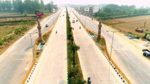 Prime Minister Narendra Modi on Monday inaugurated two important roads, having a total length of 34 kilometres and built at a cost of Rs 1,571.95 crore.(Narendra Modi/Twitter) Prime Minister Narendra Modi on Monday inaugurated two important roads, having a total length of 34 kilometres and built at a cost of Rs 1,571.95 crore.(Narendra Modi/Twitter)