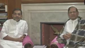 RLSP chief and Union minister Upendra Kushwaha met Loktantrik Janata Dal leader Sharad Yadav in New Delhi on Monday, November 12, 2018.(Photo Credit: ANI Twitter) RLSP chief and Union minister Upendra Kushwaha met Loktantrik Janata Dal leader Sharad Yadav in New Delhi on Monday, November 12, 2018.(Photo Credit: ANI Twitter)