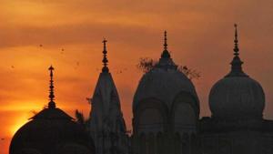 The government is seriously considering putting a total ban on the sale of meat and liquor in the entire Ayodhya district within a legal framework(HT File Photo) The government is seriously considering putting a total ban on the sale of meat and liquor in the entire Ayodhya district within a legal framework(HT File Photo)