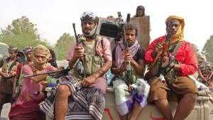 Yemeni pro-government forces gather on the eastern outskirts of Hodeida, as they continue to battle for the control of the city from Huthi rebels on November 9, 2018.(AFP) Yemeni pro-government forces gather on the eastern outskirts of Hodeida, as they continue to battle for the control of the city from Huthi rebels on November 9, 2018.(AFP)