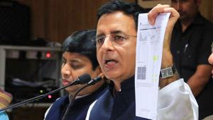 Congress spokesperson Randeep Singh Surjewala addresses a press conference, in Jaipur, Nov 12, 2018.(PTI) Congress spokesperson Randeep Singh Surjewala addresses a press conference, in Jaipur, Nov 12, 2018.(PTI)