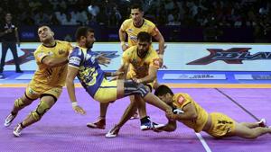 Telugu Titans (Yellow) players in action against Puneri Paltan during their Pro Kabaddi league 2018.(AP) Telugu Titans (Yellow) players in action against Puneri Paltan during their Pro Kabaddi league 2018.(AP)