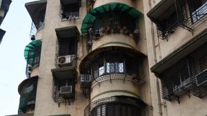The senior citizen was a retired central government auditor and lived with his family in a flat at New Krishna Tower in Kopar Khairane.(Hindustan Times) The senior citizen was a retired central government auditor and lived with his family in a flat at New Krishna Tower in Kopar Khairane.(Hindustan Times)