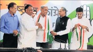 Rashtriya Loktatrik Party chief Hanuman Beniwal files nomination from Khinwsar.(HT Photo)