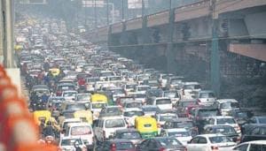 Transport department suggests that out of the 33 lakh private vehicles in Delhi, only 4.5 lakh run on CNG.(HT Photo) Transport department suggests that out of the 33 lakh private vehicles in Delhi, only 4.5 lakh run on CNG.(HT Photo)