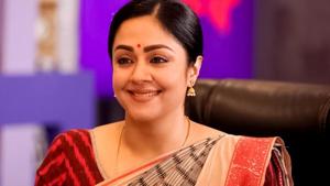 Kaatrin Mozhi movie review: Jyotika performs beautifully in this Tumhari Sulu remake. Kaatrin Mozhi movie review: Jyotika performs beautifully in this Tumhari Sulu remake.