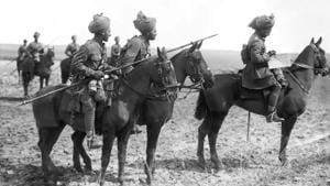Forward scouts of the 9th Hodson’s Horse, an Indian cavalry regiment, near Vraignes, France.(GL Archive/Alamy Stock Photo)