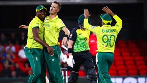 Chris Morris (C) of South Africa is congratulated by teammates after dismissing Australia's D'Arcy Short during the T20 international cricket match between Australia and South Africa at Metricon Stadium on the Gold Coast(AFP) Chris Morris (C) of South Africa is congratulated by teammates after dismissing Australia's D'Arcy Short during the T20 international cricket match between Australia and South Africa at Metricon Stadium on the Gold Coast(AFP)