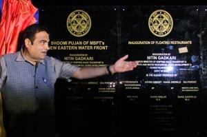 Union minister Nitin Gadkari during the bhoomipujan of MBPT’s New eastern waterfront at Bhaucha Dhakka, Mazagon.(HT Photo) Union minister Nitin Gadkari during the bhoomipujan of MBPT’s New eastern waterfront at Bhaucha Dhakka, Mazagon.(HT Photo)