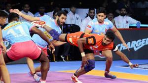Catch all the action as ithappened from Pro Kabaddi League match between Jaipur Pink Panthers and Bengaluru Bulls.(Pro Kabaddi) Catch all the action as ithappened from Pro Kabaddi League match between Jaipur Pink Panthers and Bengaluru Bulls.(Pro Kabaddi)