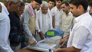 Rebellion in the Congress over distribution of tickets for assembly elections continued in Kota, Jaipur and Ajmer.(PTI) Rebellion in the Congress over distribution of tickets for assembly elections continued in Kota, Jaipur and Ajmer.(PTI)