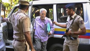 Activist/writer and poet P Varavara Rao at Lashkar Police Station in Pune on November 18, 2018.(PTI) Activist/writer and poet P Varavara Rao at Lashkar Police Station in Pune on November 18, 2018.(PTI)
