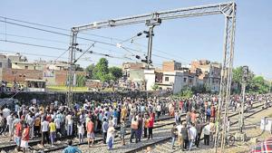 The farmers blocked rail tracks to protest non-payment of sugarcane dues by the Punjab government.(HT File Photo/ Representative Image) The farmers blocked rail tracks to protest non-payment of sugarcane dues by the Punjab government.(HT File Photo/ Representative Image)