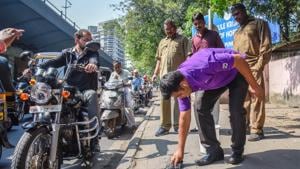 Each ward office has been informed of the new initiative and every deputy sanitary inspector (DSI), sanitary inspector (SI) and other workers of SWM will be a part of the drive.(SANKET WANKHADE/HT PHOTO) Each ward office has been informed of the new initiative and every deputy sanitary inspector (DSI), sanitary inspector (SI) and other workers of SWM will be a part of the drive.(SANKET WANKHADE/HT PHOTO)