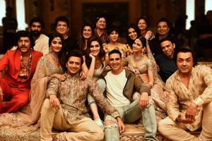The Housefull 4 cast pose for a group picture.(Twitter) The Housefull 4 cast pose for a group picture.(Twitter)