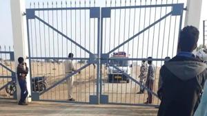 At least six people were killed and 18 injured in an explosion on Tuesday at Pulgaon Army depot in Wardha, Maharashtra.(ANI) At least six people were killed and 18 injured in an explosion on Tuesday at Pulgaon Army depot in Wardha, Maharashtra.(ANI)