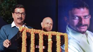 A man allegedly threw chilli powder at Delhi chief minister Arvind Kejriwal outside his chamber at Delhi Secretariat in New Delhion Tuesday.(PTI) A man allegedly threw chilli powder at Delhi chief minister Arvind Kejriwal outside his chamber at Delhi Secretariat in New Delhion Tuesday.(PTI)