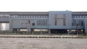 A view of the metro station at sector 137, in Noida. The Noida-Greater Noida Metro link is expected to be operational by end of 2018.(HT Photo) A view of the metro station at sector 137, in Noida. The Noida-Greater Noida Metro link is expected to be operational by end of 2018.(HT Photo)