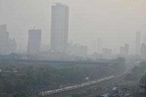 Mumbai, India - Nov. 22, 2018:Hazy weather seen from Prabhadhevi west in Mumbai, India, on Thursday, November 22, 2018. (Photo by Shashi S Kashyap/ HT PHOTO)(HT PHOTO) Mumbai, India - Nov. 22, 2018:Hazy weather seen from Prabhadhevi west in Mumbai, India, on Thursday, November 22, 2018. (Photo by Shashi S Kashyap/ HT PHOTO)(HT PHOTO)